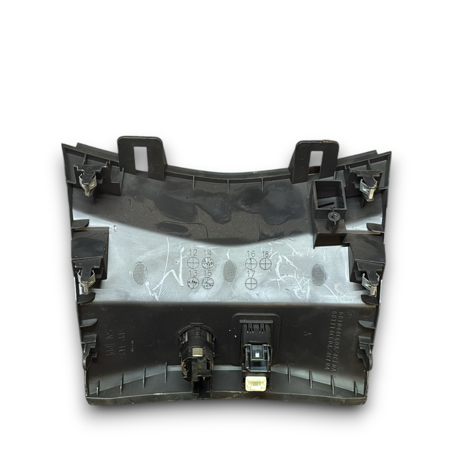 Bekleding centrale tunnel + usb-aansluiting + 12v nissan x-trail t32 cod: 681044cc0a (2014 - 2020)