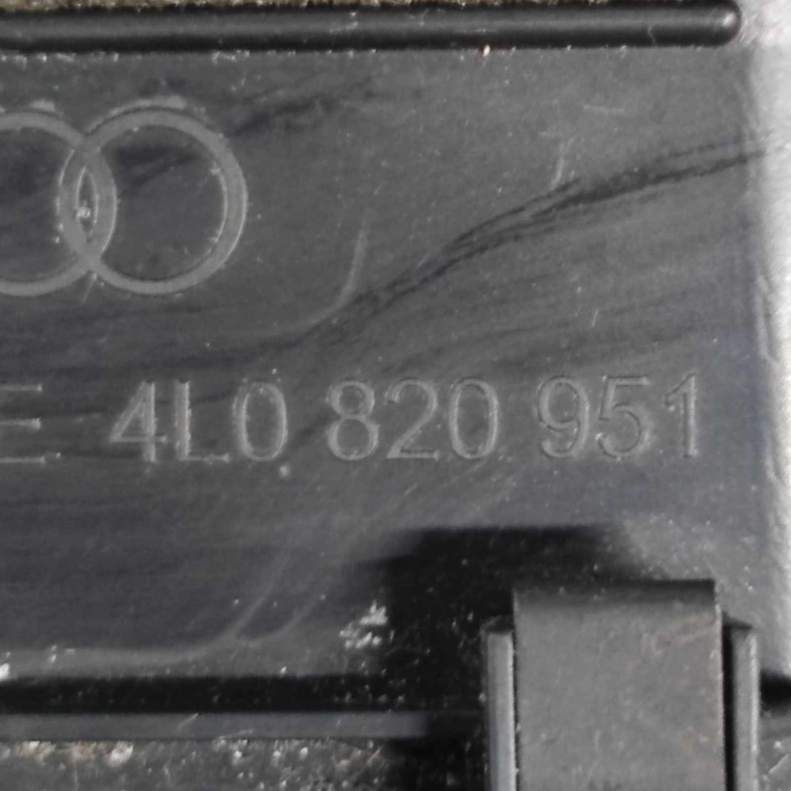 Bocchetta Air Central Dashboard Audi Q7 COD: 4L0820951 (2005-2015)