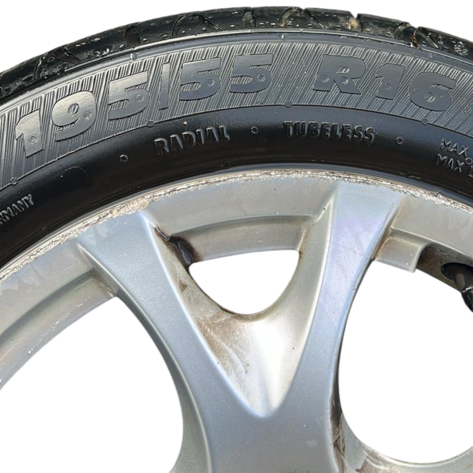 Ensemble de 4 jantes en alliage Alfa Romeo Mito cod.156089365 (4 trous / 195 / 55 r16) (2008 > 2018)