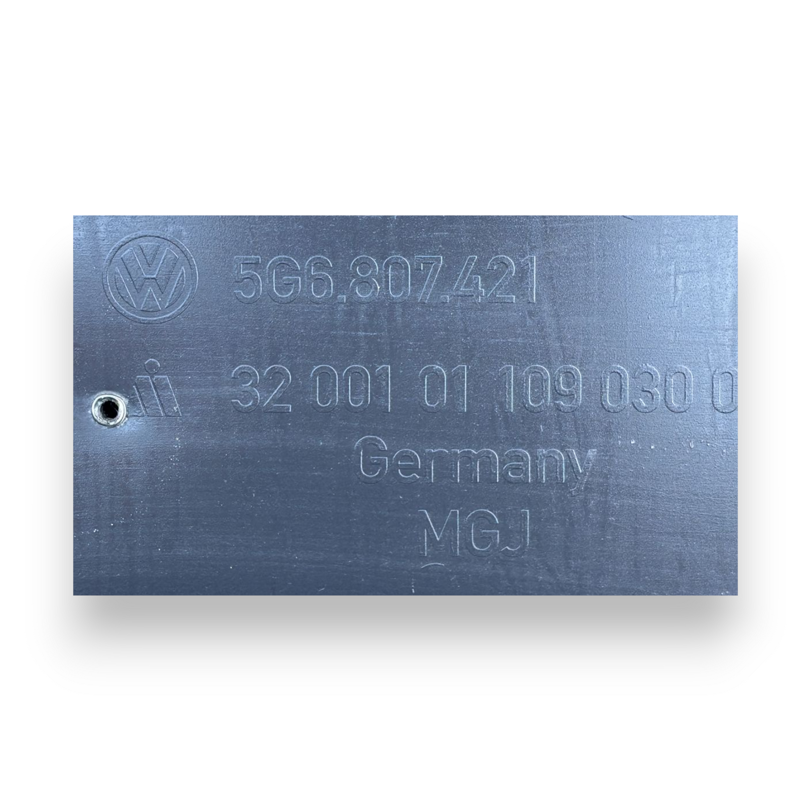 Zadnji odbijač črn volkswagen golf VII koda:5g6807421 (2012-2021)