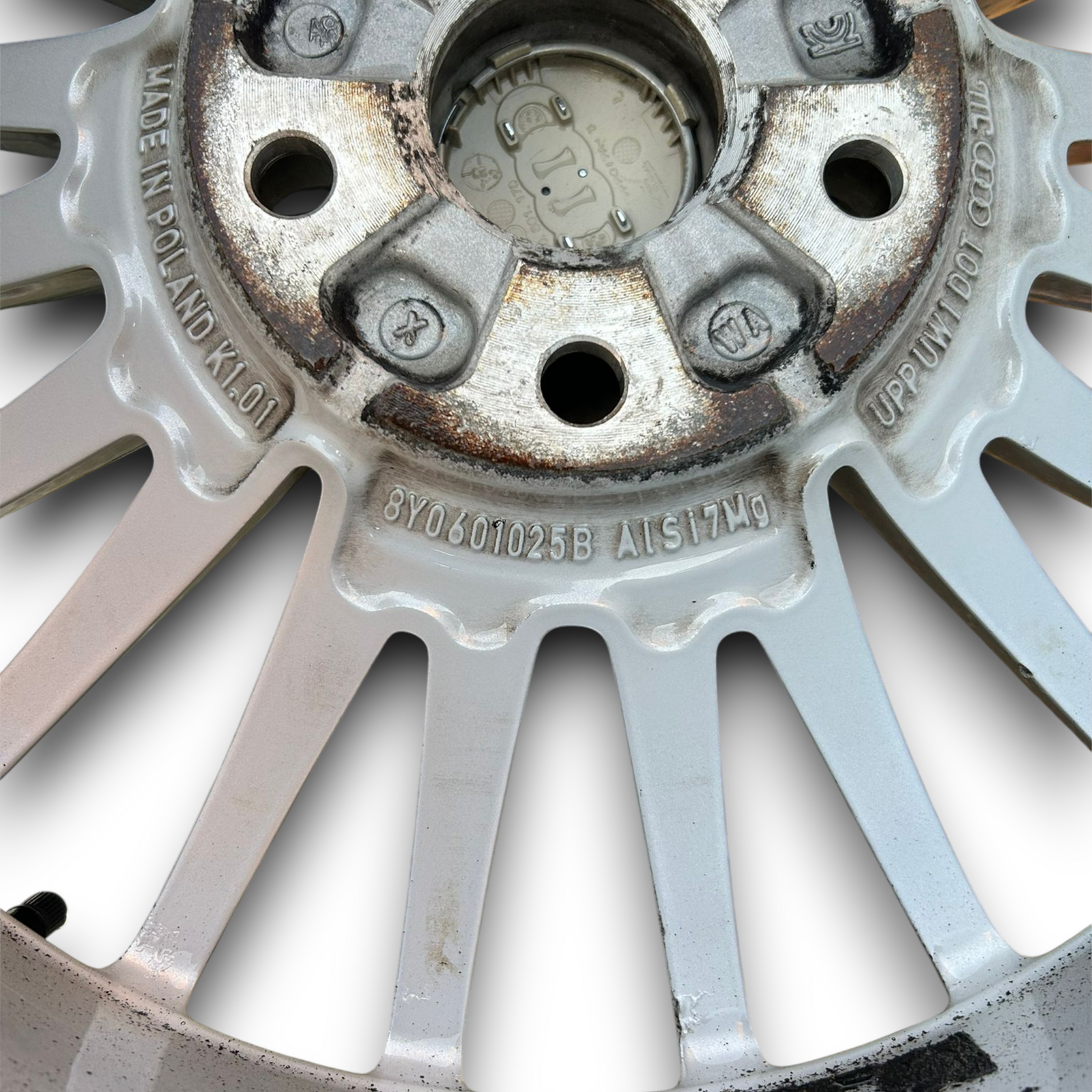 Cerchio in lega audi a3 8y cod:8y0601025b (2020 >) (225/45 r17)