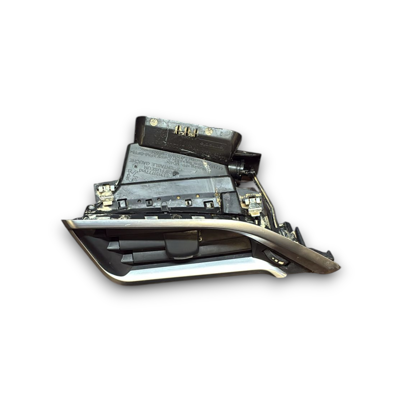 Въздушен отвор вляво peugeot 208 код: 44718-1x (2012 - 2019)