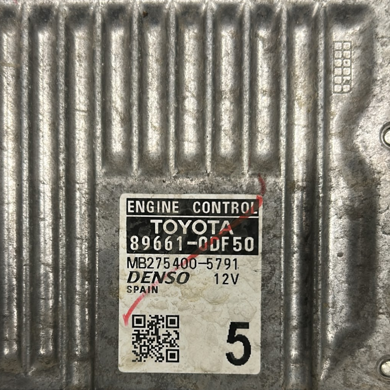Centralita ECU motor Toyota Yaris 1.3 gasolina cod:89661-0df50 (2011 > 2017)