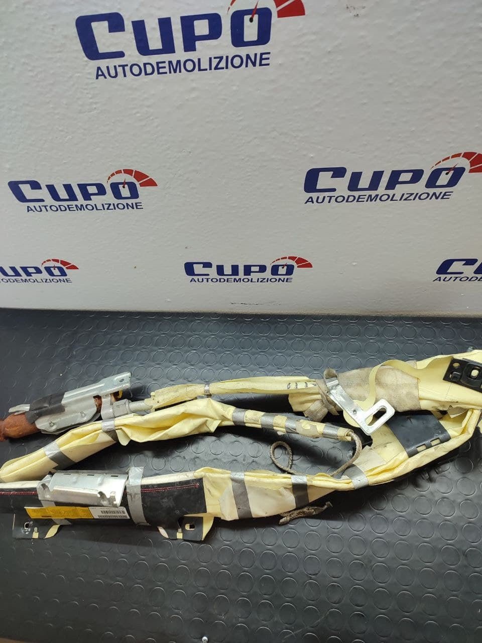 Airbag lato destro tetto Chrysler 300-c touring cod: 30339481a - F&P CRASH SRLS - Ricambi Usati