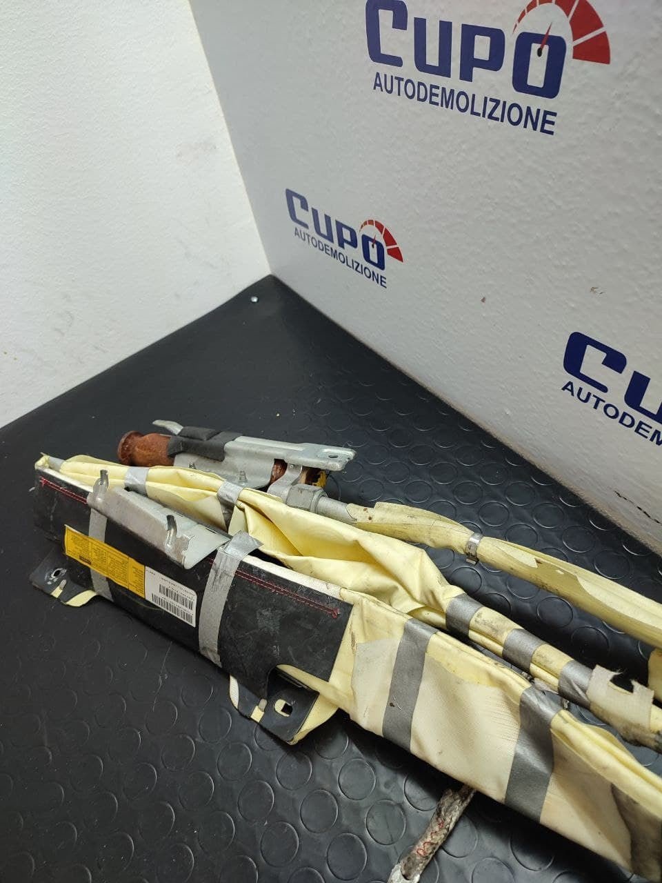 Airbag lato destro tetto Chrysler 300-c touring cod: 30339481a - F&P CRASH SRLS - Ricambi Usati