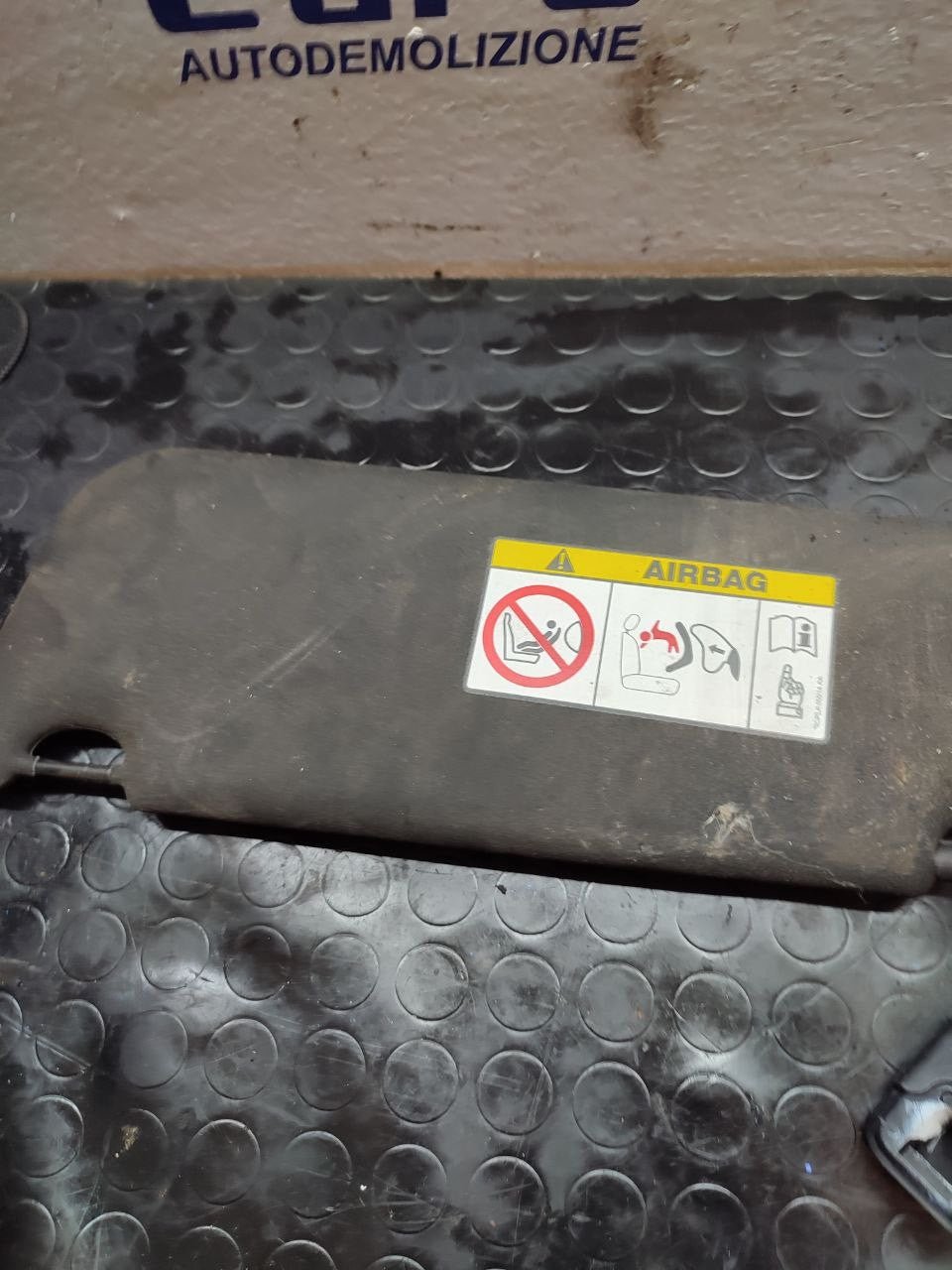 Aletta parasole lato destro passeggero Jaguar XE ( 2015 ) - F&P CRASH SRLS - Ricambi Usati