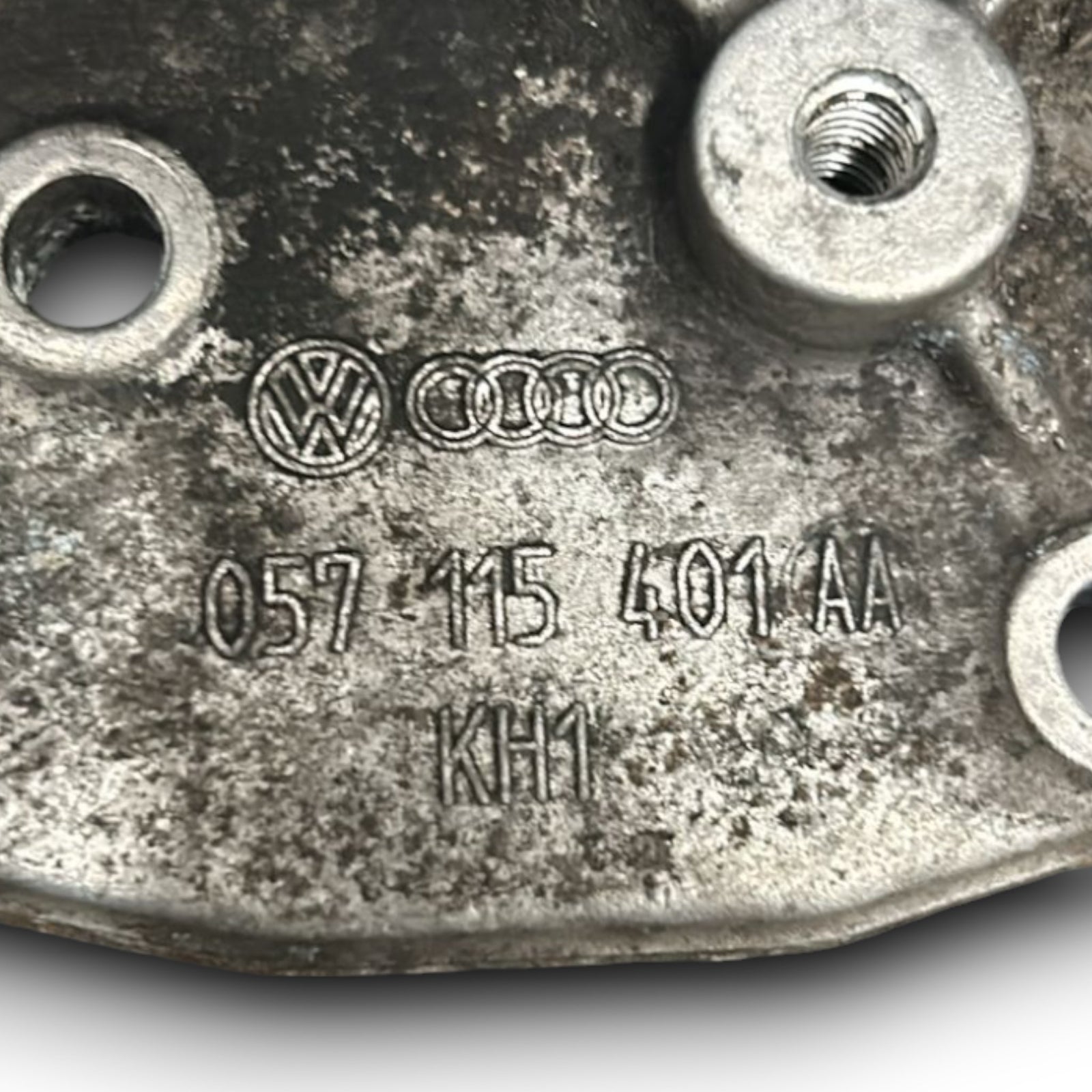 Alloggiamento Filtro Olio Audi A8 (D3 / 4E) cod.057115401AA 4.2 Diesel (2002 > 2009) Supporto - F&P CRASH SRLS - Ricambi Usati