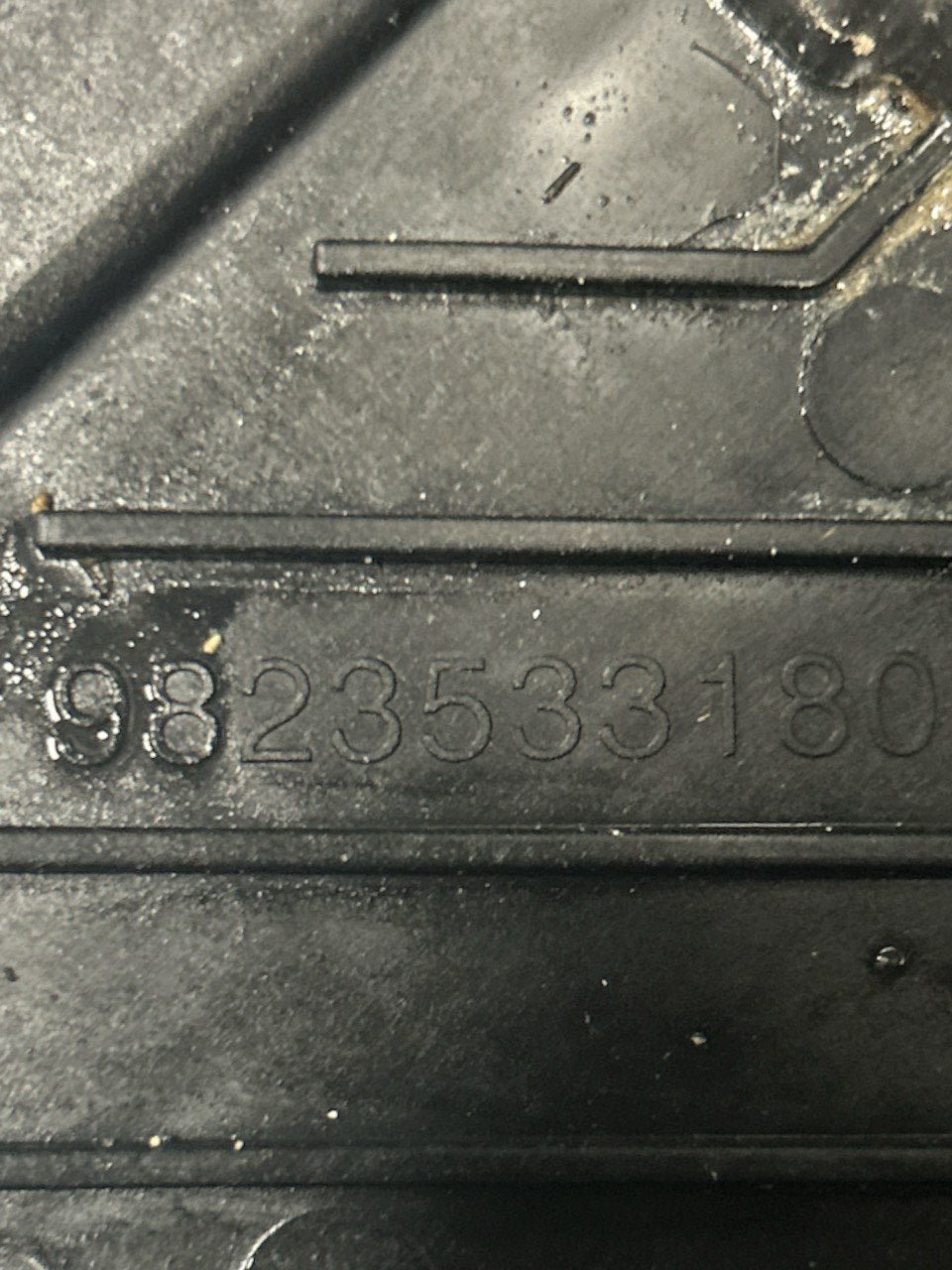 Alloggio / Supporto Batteria Peugeot 208 1.2 Benzina (2019 > ) cod.9823533180 - F&P CRASH SRLS - Ricambi Usati