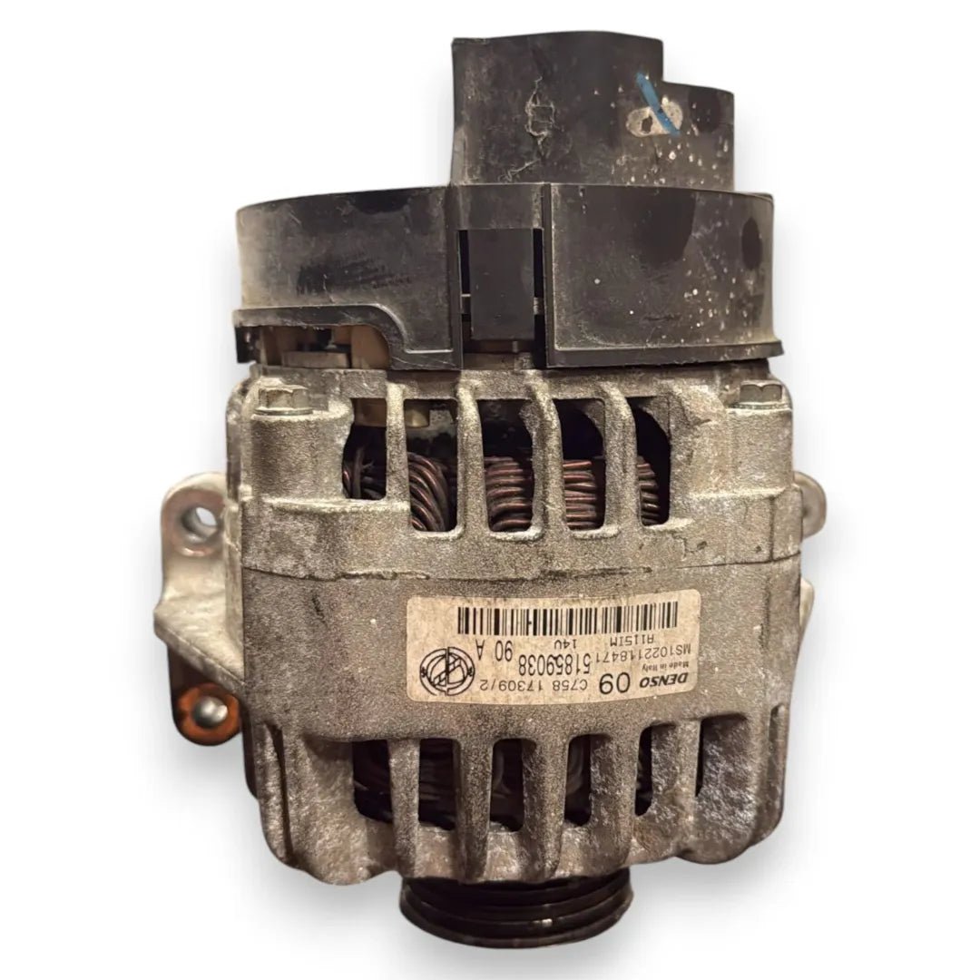 Alternatore Lancia Ypsilon OEM 71796304 - F&P CRASH SRL - Ricambi Usati