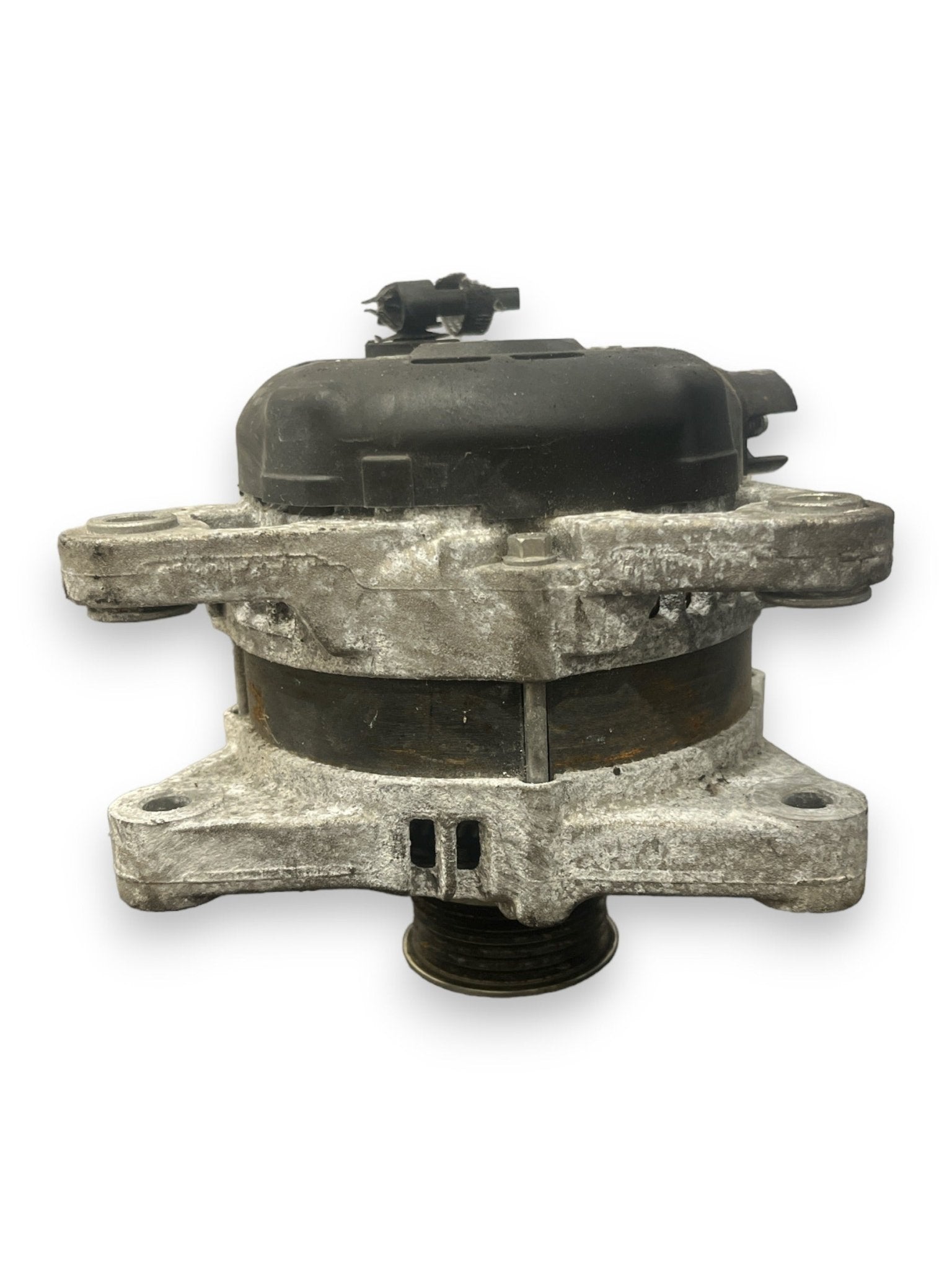 Alternatore Peugeot 308 ( 2018 - 1.5 ) cod : 1042119580 - F&P CRASH SRLS - Ricambi Usati