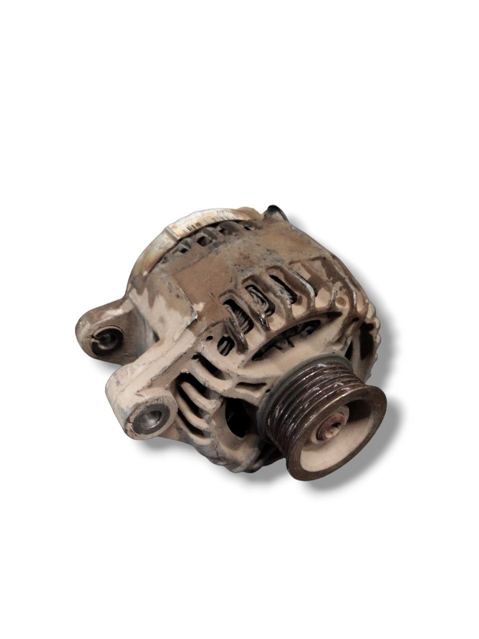 Alternatore Toyota Yaris 1.0 benzina (1995 - 2005)cod.27060 - 0J040 - F&P CRASH SRLS - Ricambi Usati