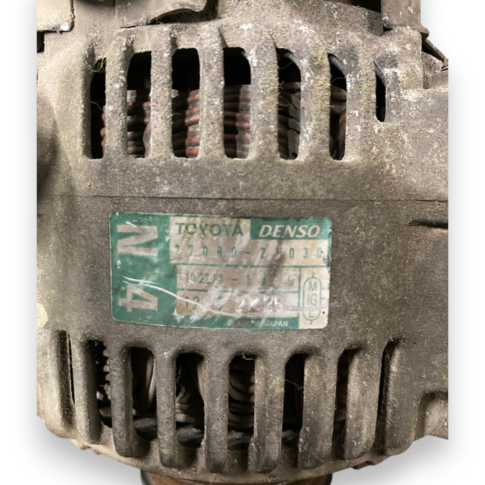 Alternatore Toyota Yaris 1.3 Benzina (1999 - 2005) Cod: 27060 - 21030 - F&P CRASH SRLS - Ricambi Usati