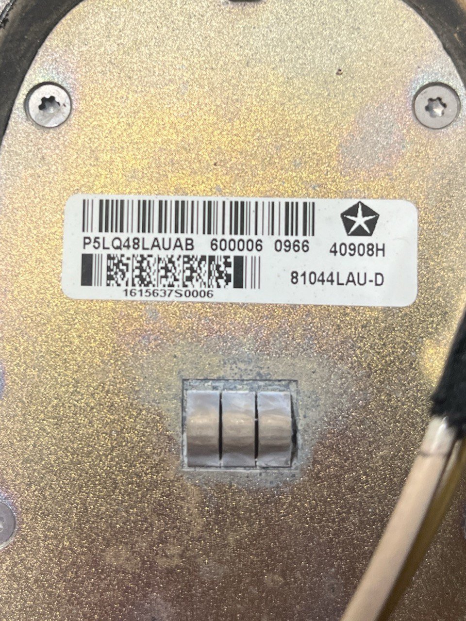 Antenna / Pinna Grigia Tetto Jeep Grand Cherokee WK2 (2010 al 2021) cod: 81044LAU - D - F&P CRASH SRLS - Ricambi Usati