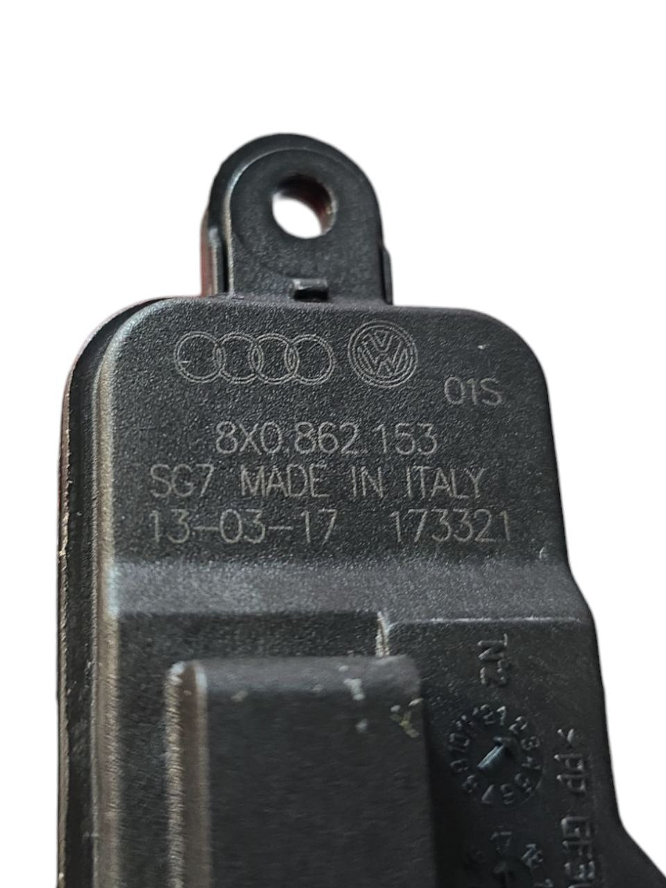 Attuatore Chiusura Centralizzata Audi A1 8X ( 2010 - 2014 ) Cod : 8X0862153 - F&P CRASH SRLS - Ricambi Usati