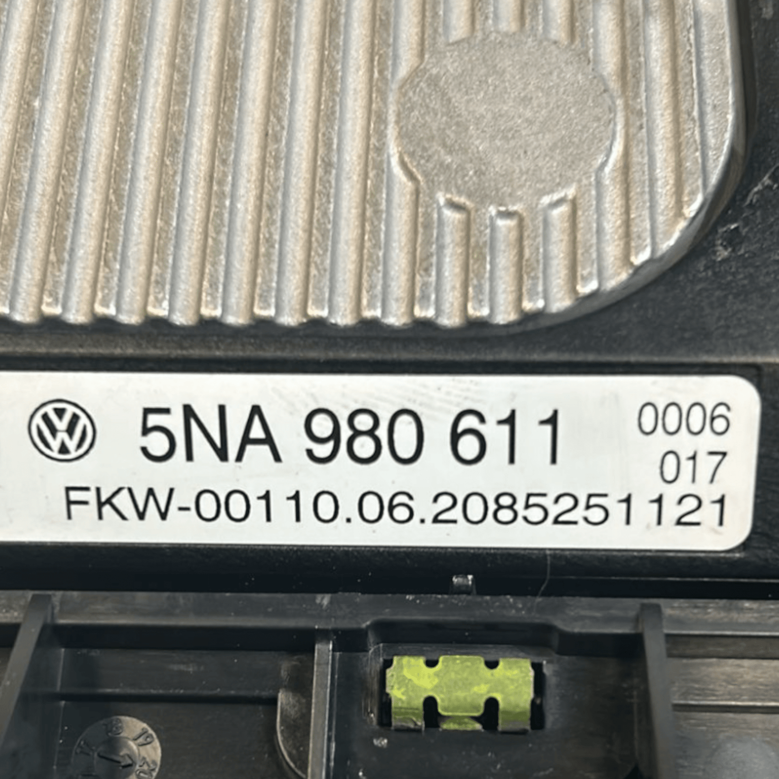 Base Di Ricarica Wireless Volkswagen Polo VI (2017 >) cod:5NA980611 - F&P CRASH SRLS - Ricambi Usati