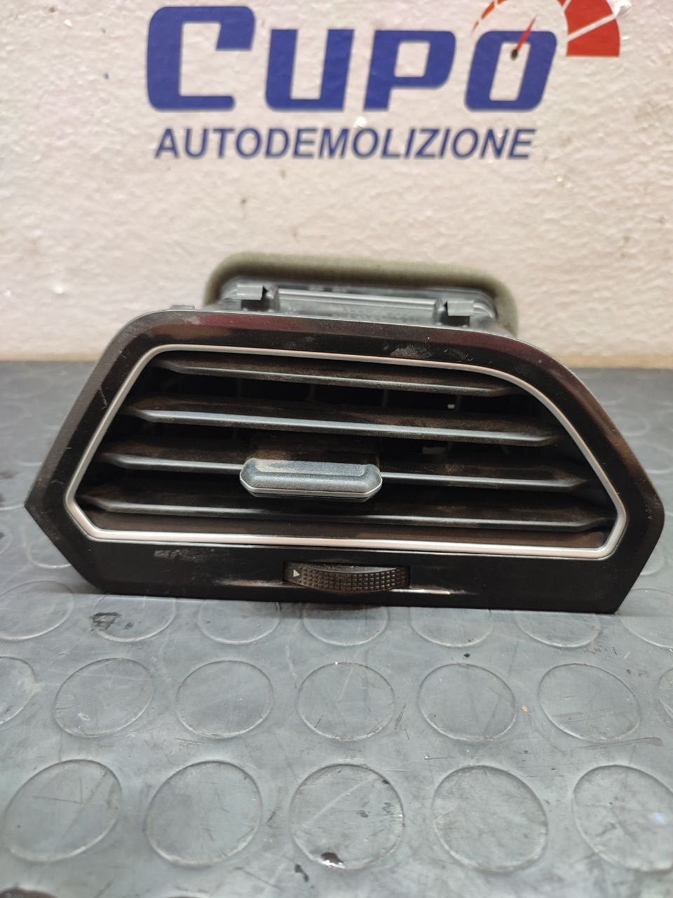 Bocchetta Aerazione Cruscotto Lato Destro VOLKSWAGEN TIGUAN (2016) Cod:5NB819704 EVO - F&P CRASH SRLS - Ricambi Usati