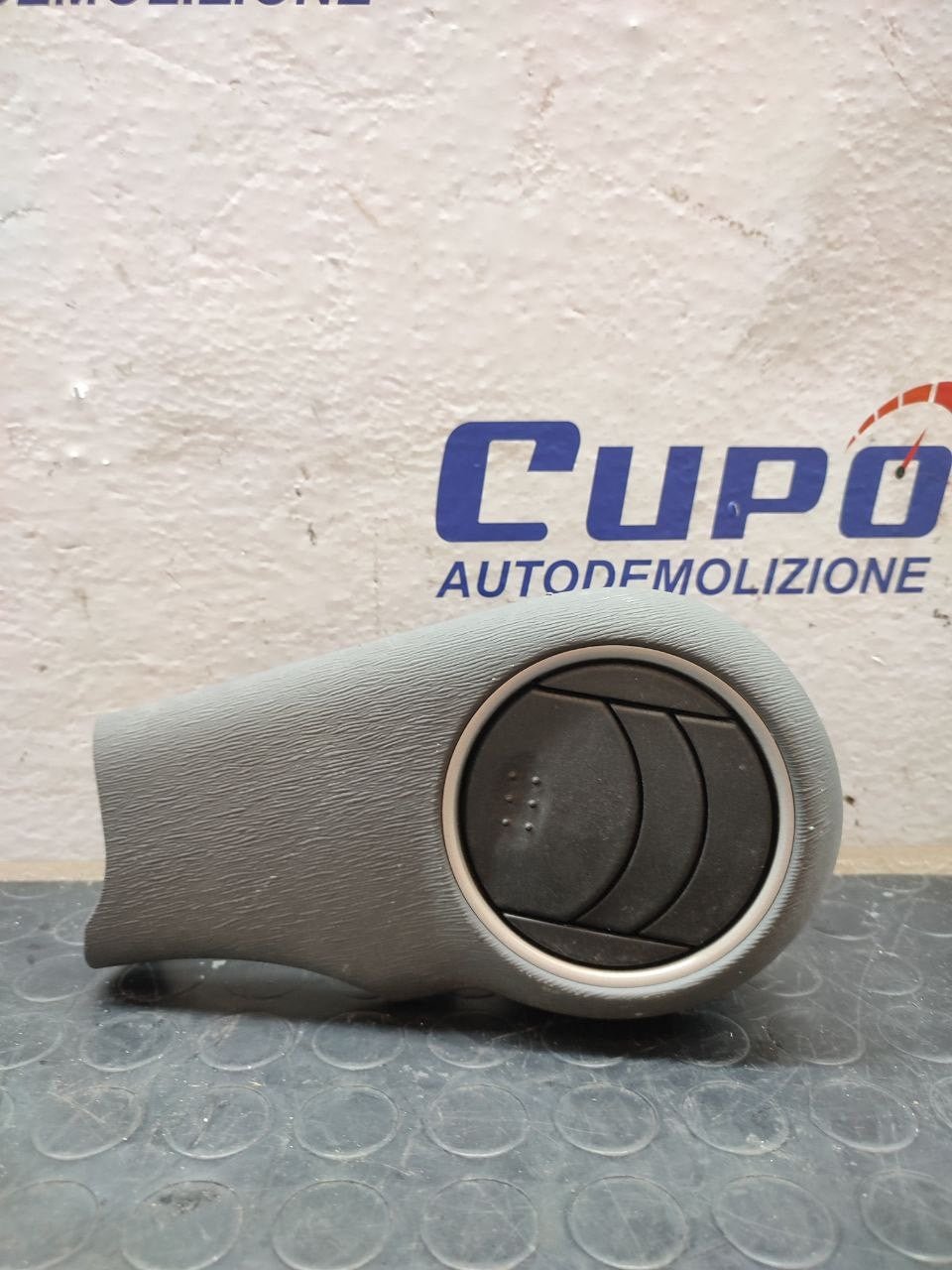 Bocchetta areazione sinistra HYUNDAI i10 1.1 cod: 847600x000 - F&P CRASH SRLS - Ricambi Usati