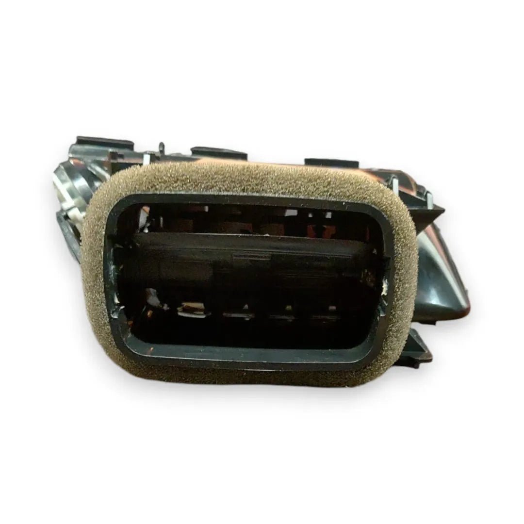 Dettaglio Bocchetta aria laterale cruscotto destra BMW X1 F48 2015–2019 cod. 9292740 - foto 2