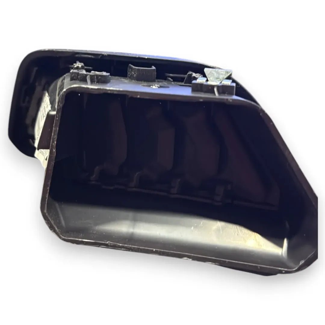 Dettaglio Bocchetta aria laterale cruscotto sinistra Peugeot 208 2019–2023 OEM 98283685DX - foto 3
