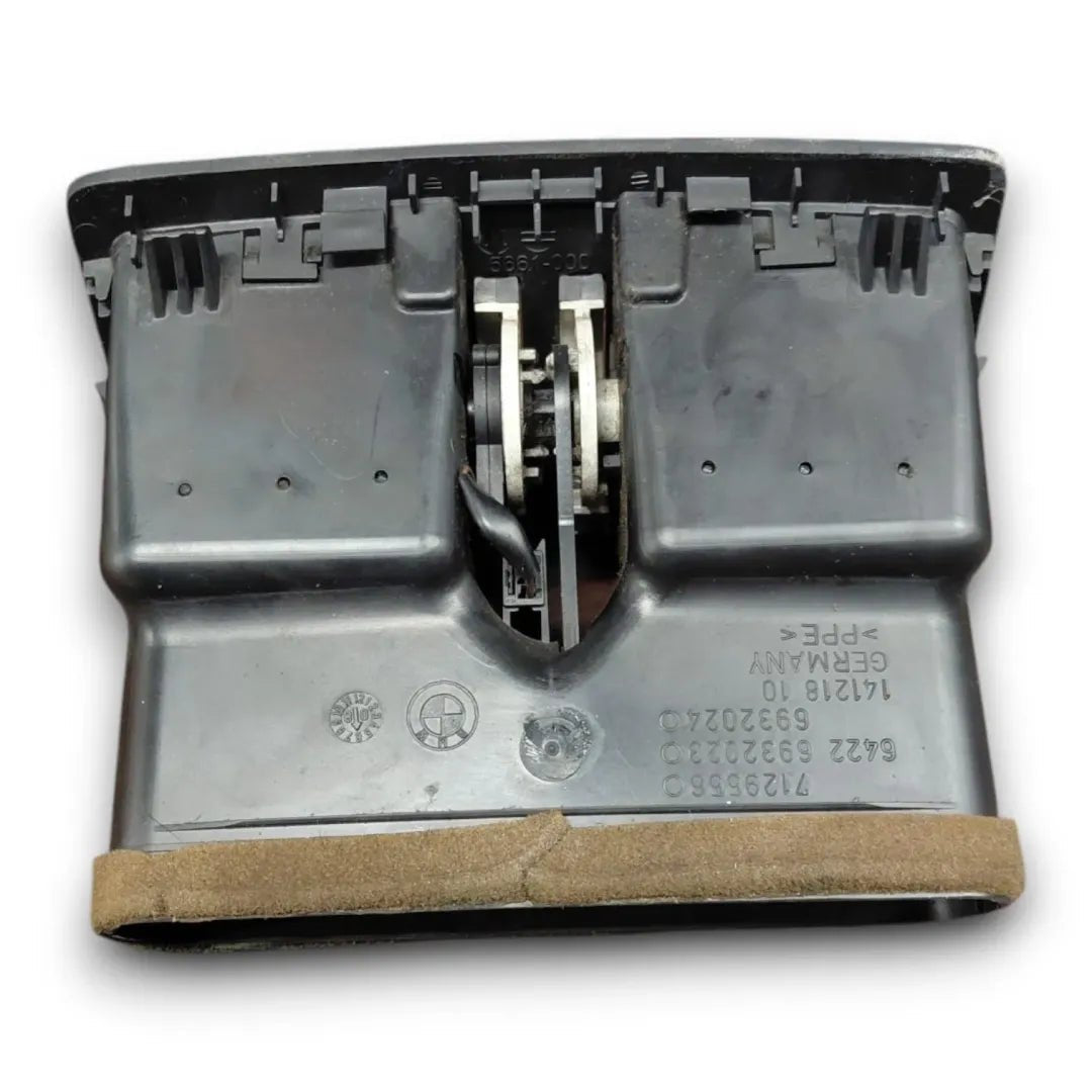 Dettaglio Bocchetta aria posteriore consolle centrale BMW Serie 3 E90/E91 dal 2008 OEM 64227210648 - foto 3