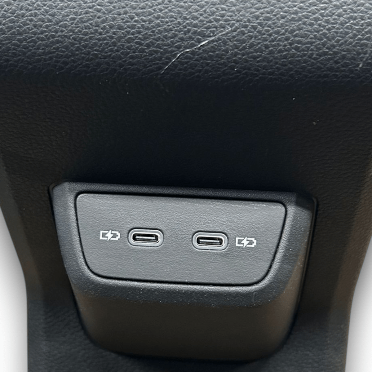 Bracciolo centrale volkswagen taigo cod:6f0864207ad (2021 >) - F&P CRASH SRL - Ricambi Usati