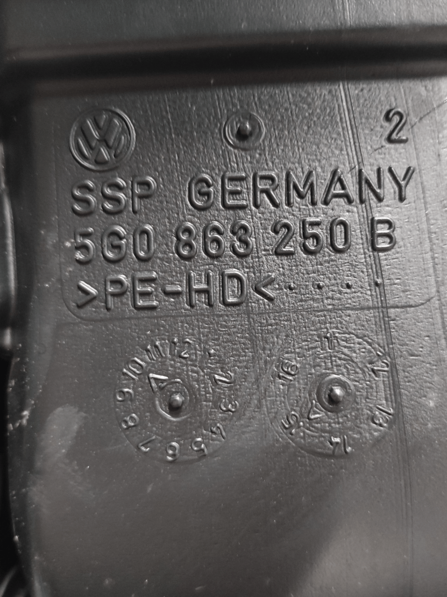 Bracciolo Centrale VW Golf VII COD:5G0863250B (2013 - 2021) - F&P CRASH SRLS - Ricambi Usati