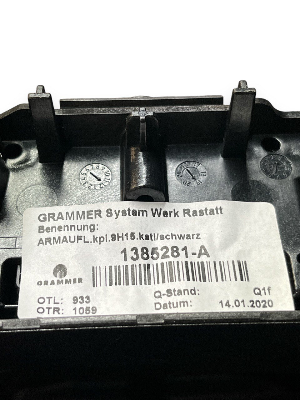 Bracciolo Tunnel Centrale Mercedes - Benz Classe A W177 (2018>) cod.1385281 - A - F&P CRASH SRLS - Ricambi Usati