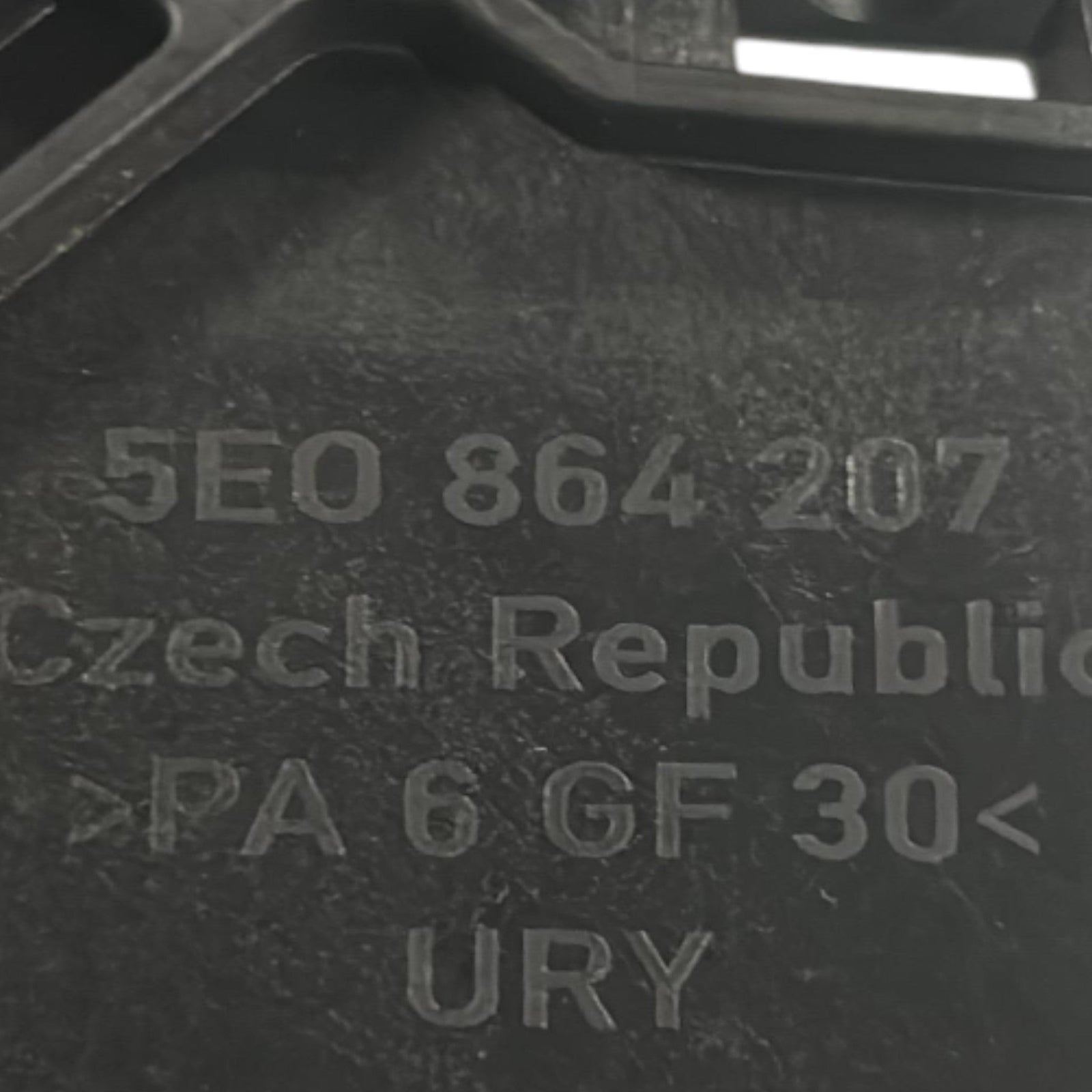 Bracciolo Tunnel Centrale Skoda Octavia III (5E) cod.5E0864207 (2013 > 2019) In Tessuto - F&P CRASH SRLS - Ricambi Usati