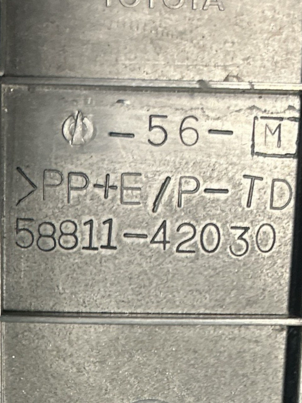 Bracciolo Tunnel Centrale Toyota Rav IV (2000 > 2006) cod.58811 - 42030 - F&P CRASH SRLS - Ricambi Usati