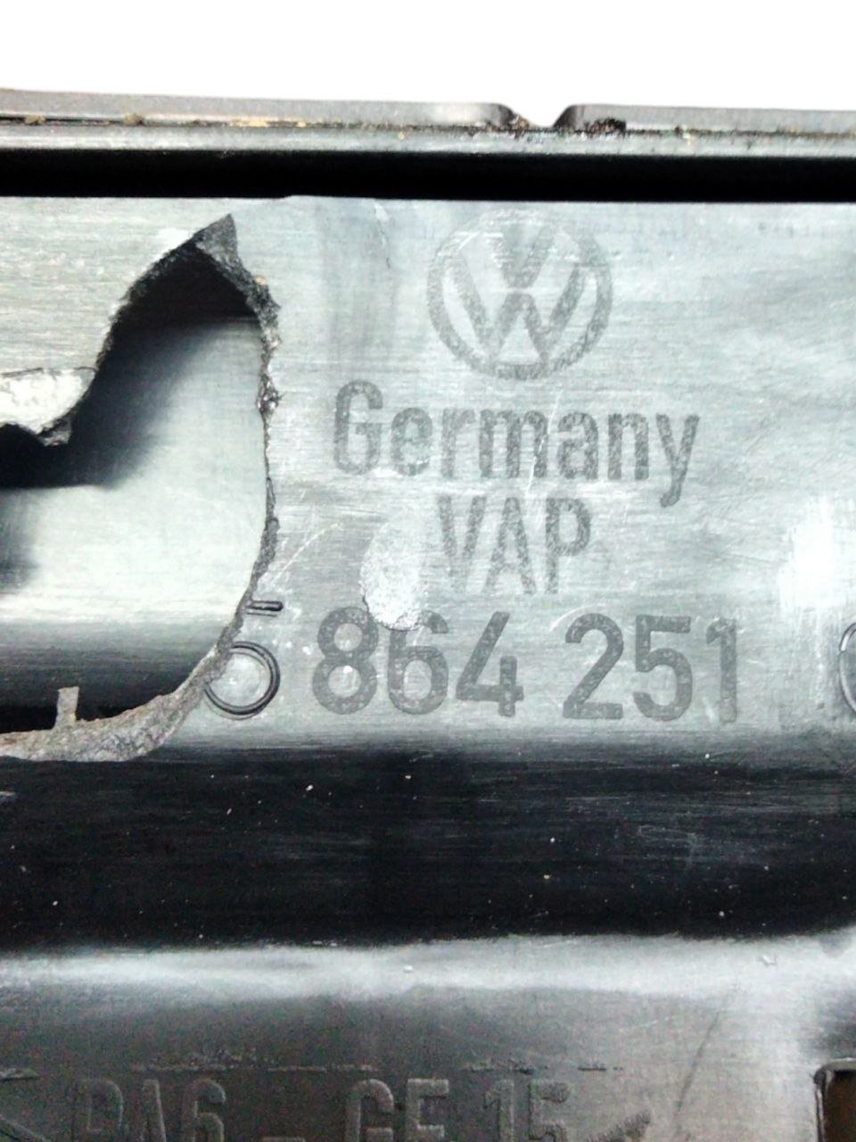 Bracciolo Tunnel Centrale Volkswagen Golf VI ( 2008 - 2012 ) cod.1K5864251 - F&P CRASH SRLS - Ricambi Usati