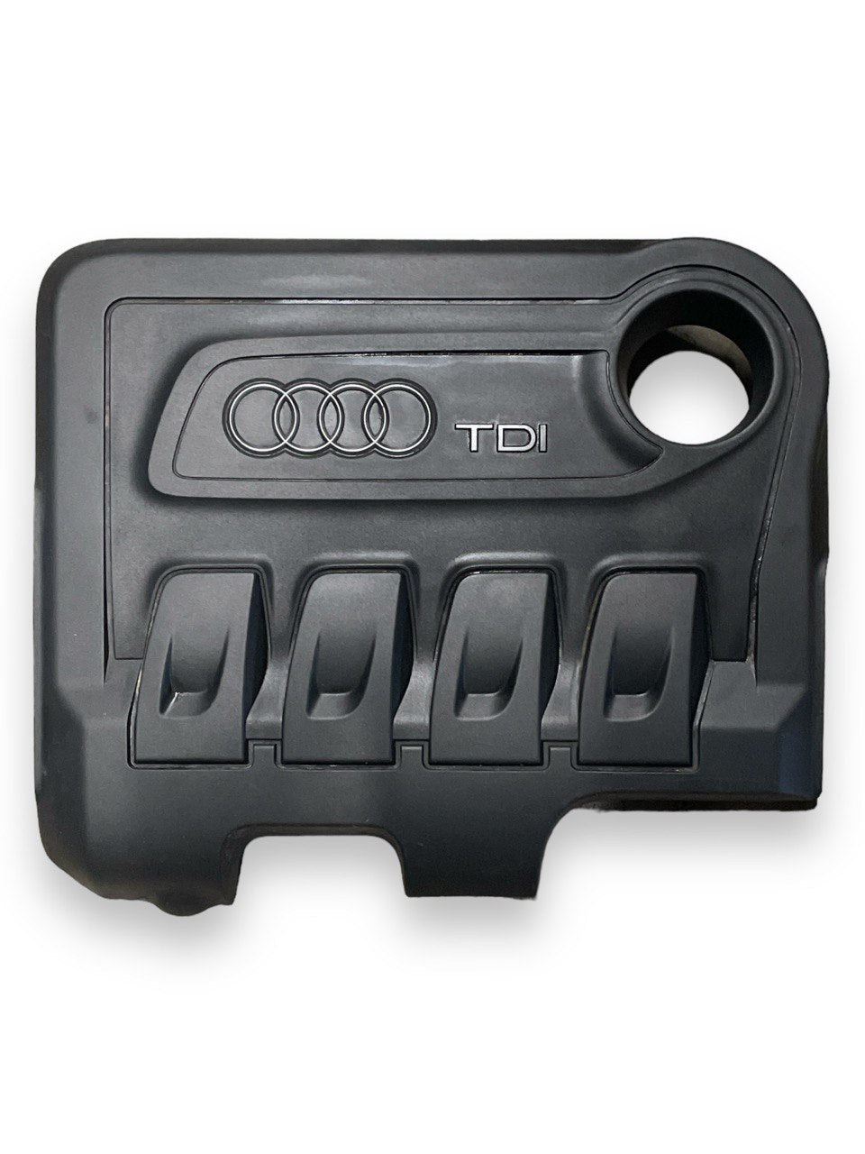 Carter Copri motore Audi A3 8V 2.0TDi ( 2017 ) cod:04L103954T - F&P CRASH SRLS - Ricambi Usati