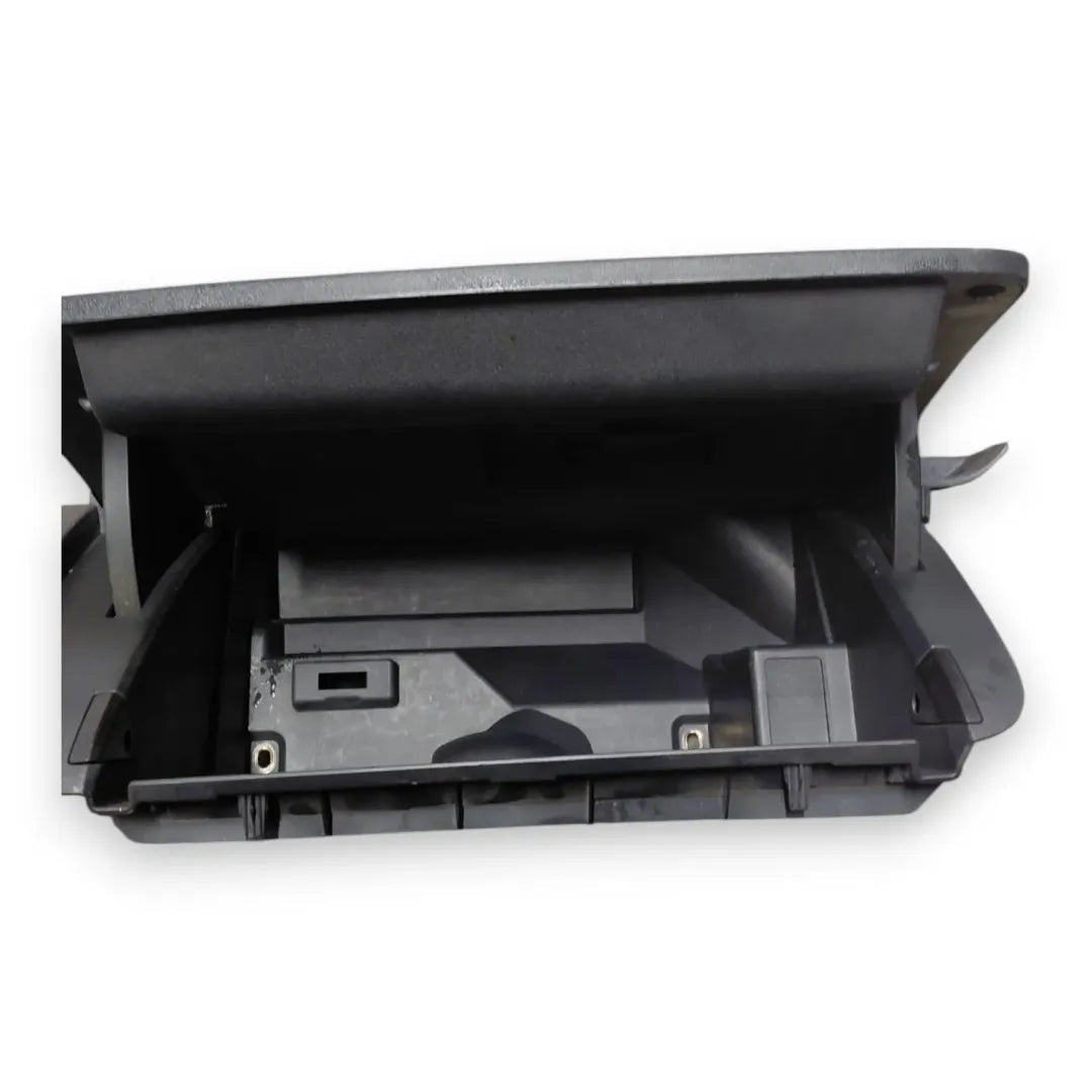 Dettaglio Cassetto portaoggetti Audi A1 8X 2010–2019 cod. 8X1 800 375 E - foto 2