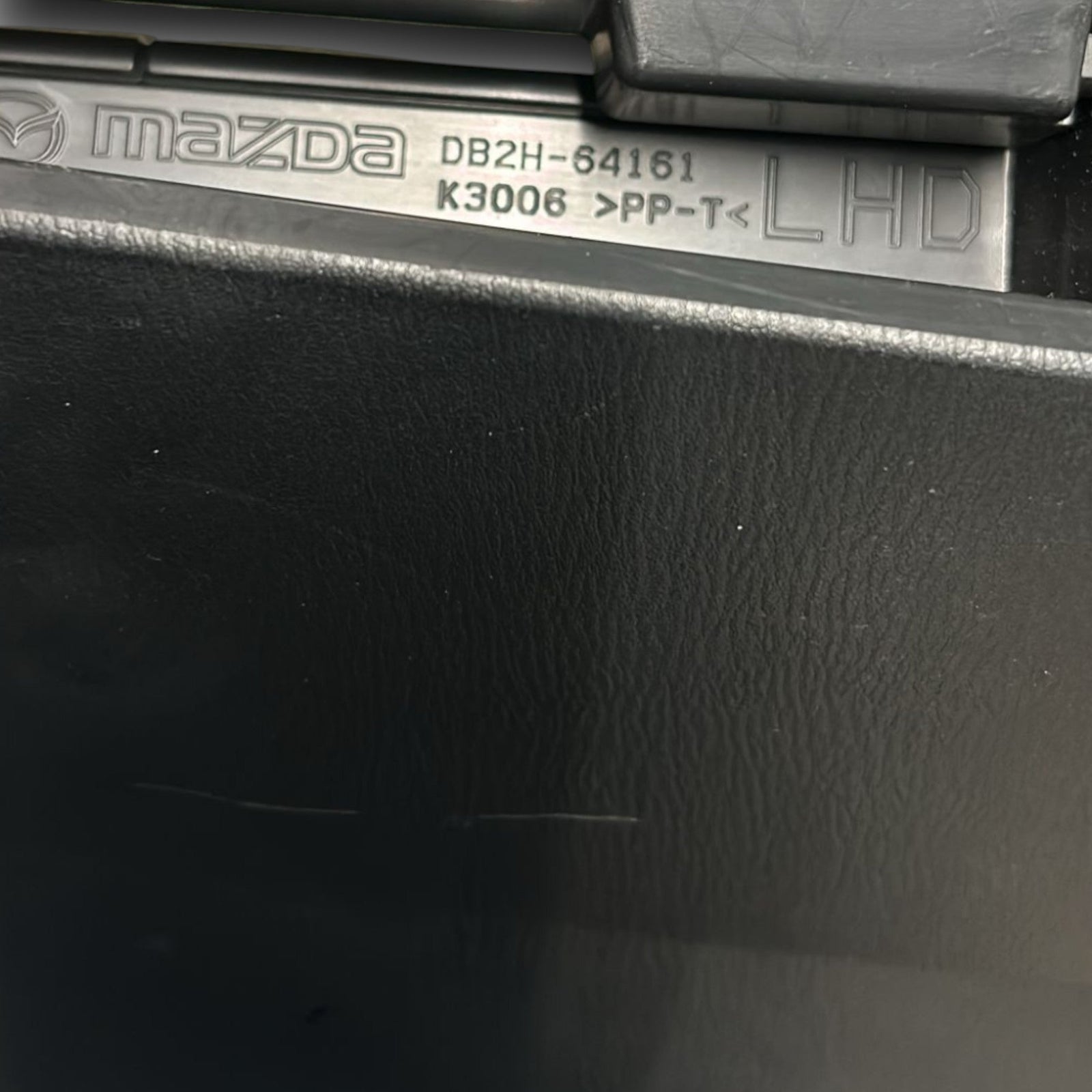 Cassetto / Vano Portaoggetti Mazda CX - 3 cod:DB2H - 64161 (2015 >) - F&P CRASH SRLS - Ricambi Usati