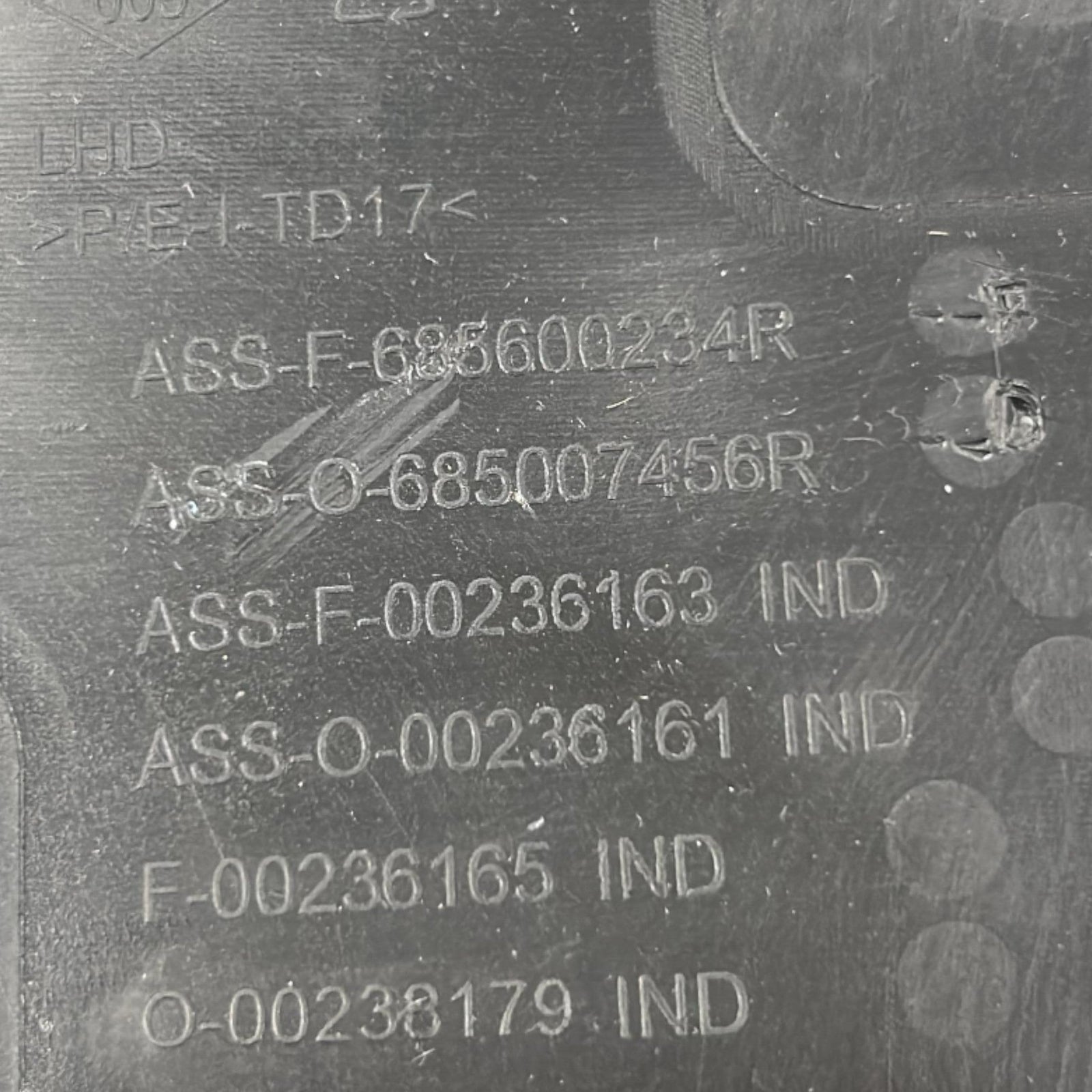 Cassetto / Vano Portaoggetti Renault Express cod.685600234R (2020 > ) cod.685007456R - F&P CRASH SRLS - Ricambi Usati