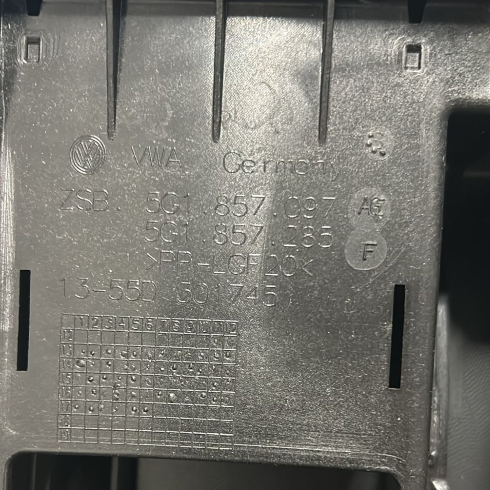 Cassetto / Vano Portaoggetti Volkswagen Golf VII cod:5G1857097 (2012 > 2017) - F&P CRASH SRLS - Ricambi Usati