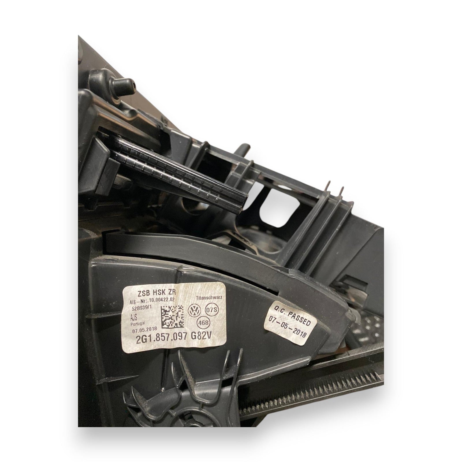 Cassetto / vano portaoggetti Volkswagen Polo VI AW1 (2017 - ) Cod: 2G1857097G82V - F&P CRASH SRLS - Ricambi Usati