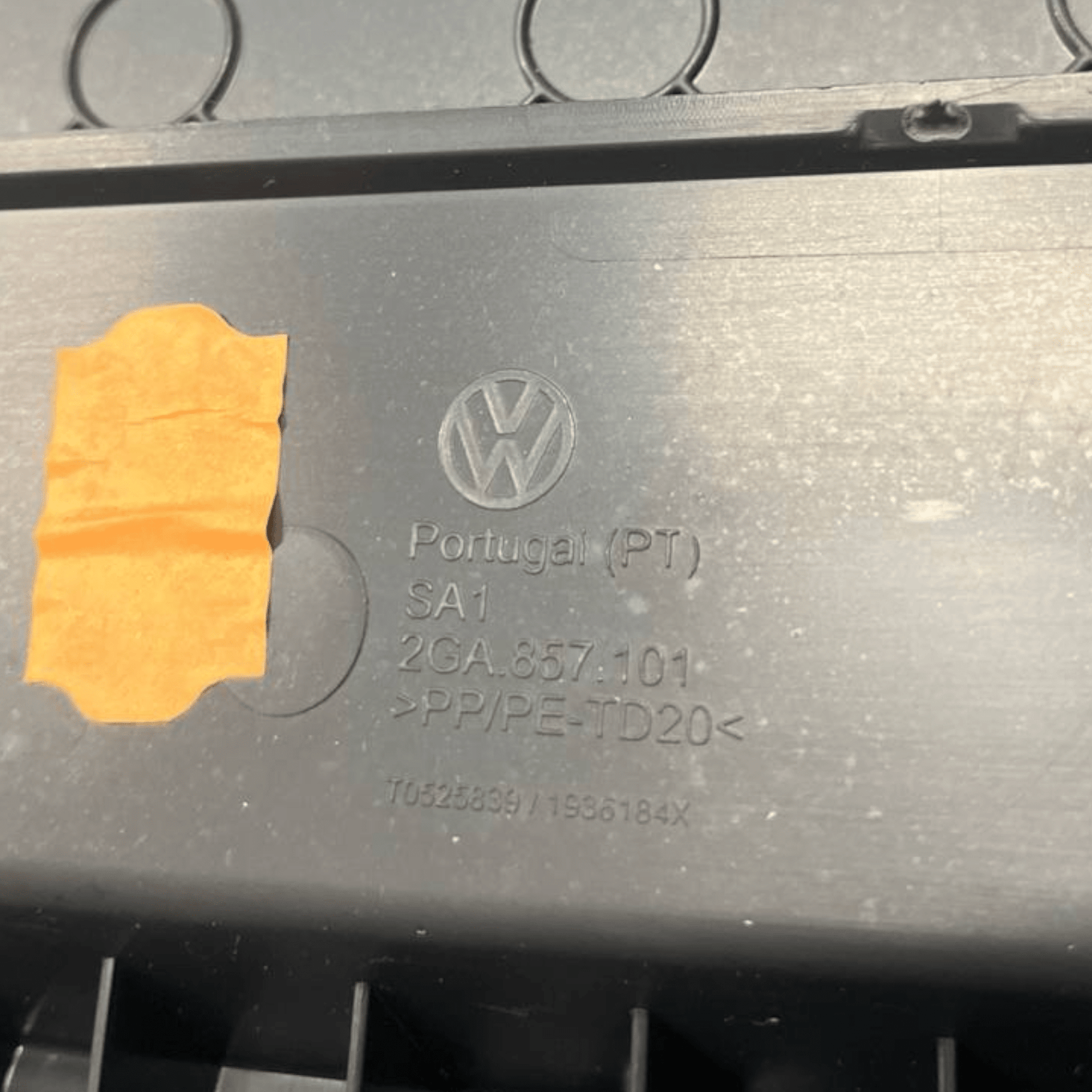 Cassetto / Vano Portaoggetti Volkswagen T - Roc (2017>) cod: 2GA857101 - F&P CRASH SRLS - Ricambi Usati