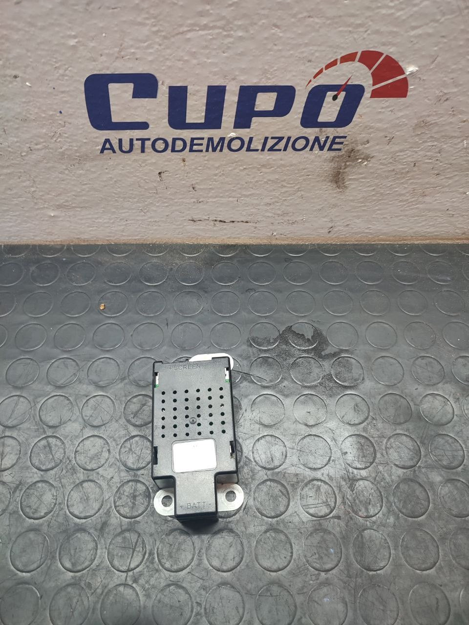 Centralina amplificatore antenna Volkswagen Golf 6 cod 5m0035570b - F&P CRASH SRLS - Ricambi Usati