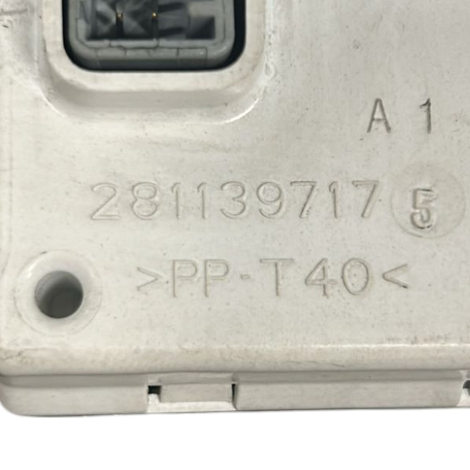 Centralina Autoradio Renault Clio III cod.281139717 (2005 > 2013) cod.283464084R - F&P CRASH SRLS - Ricambi Usati