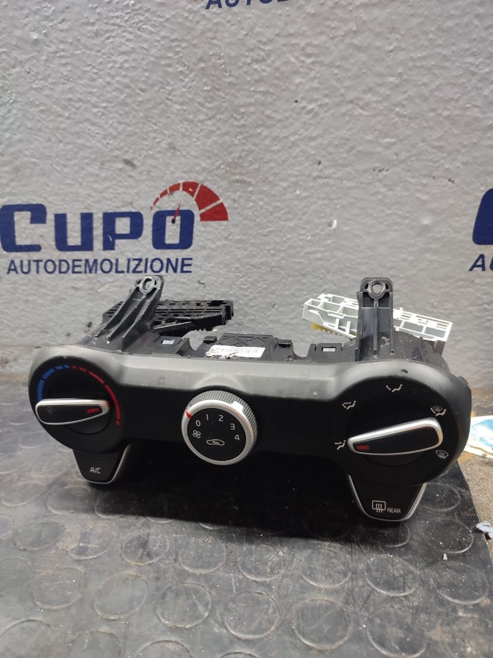 Centralina comandi clima Kia Rio ( IV - 2018 ) cod 97250-h8020 - F&P CRASH SRLS - Ricambi Usati