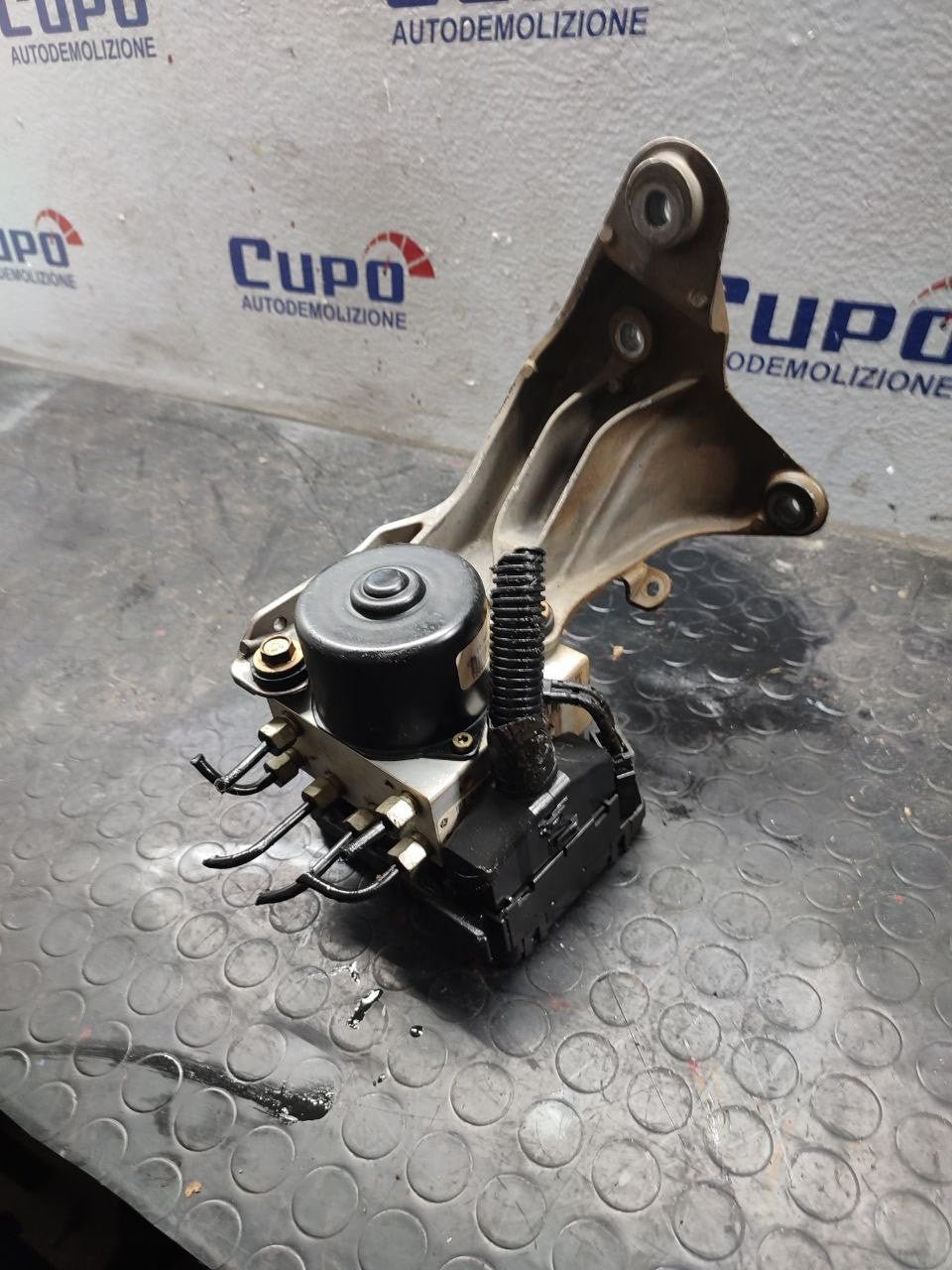 Centralina pompa abs Chrysler Voyager 2.5 crdi ( 2000 ) cod 04686702ac - F&P CRASH SRLS - Ricambi Usati