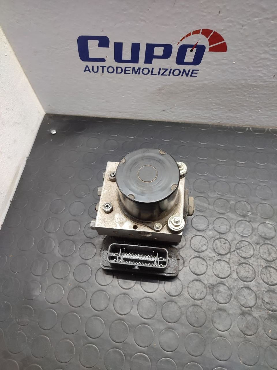 Centralina pompa abs Fiat 500 ( 2018 ) 1.2 benz 70 cv cod 520426680 - F&P CRASH SRLS - Ricambi Usati