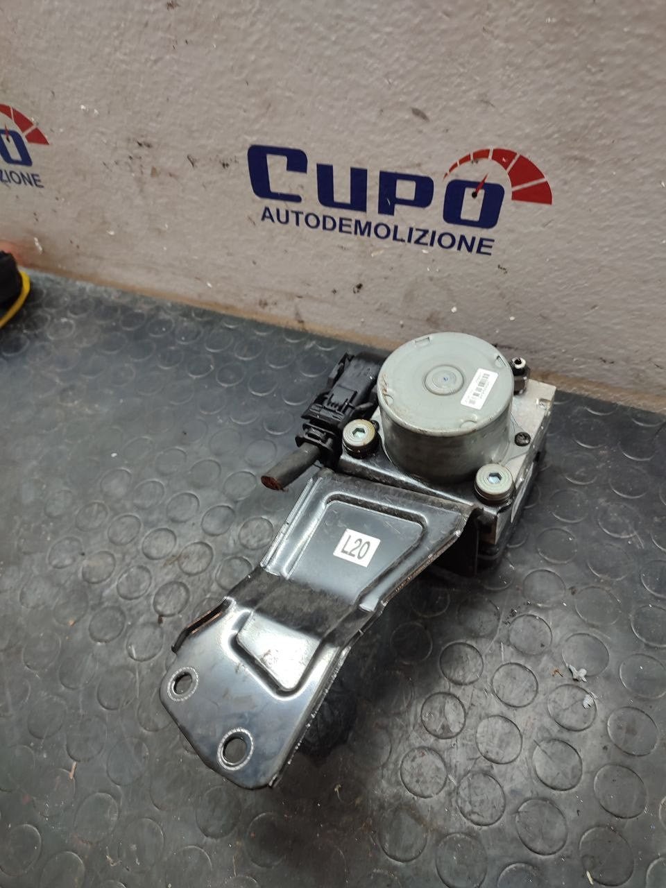 Centralina pompa abs Kia Rio 1.4 benz ( 2017 ) cod 58920-h8200 - F&P CRASH SRLS - Ricambi Usati