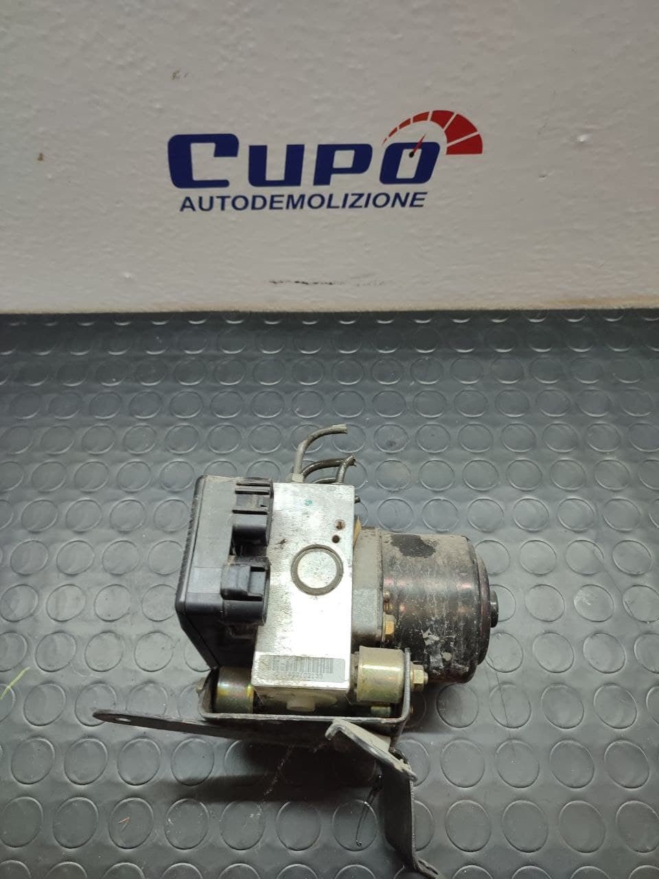 Centralina pompa abs Toyota Hilux 2.5 d4d cod 20052016 - F&P CRASH SRLS - Ricambi Usati
