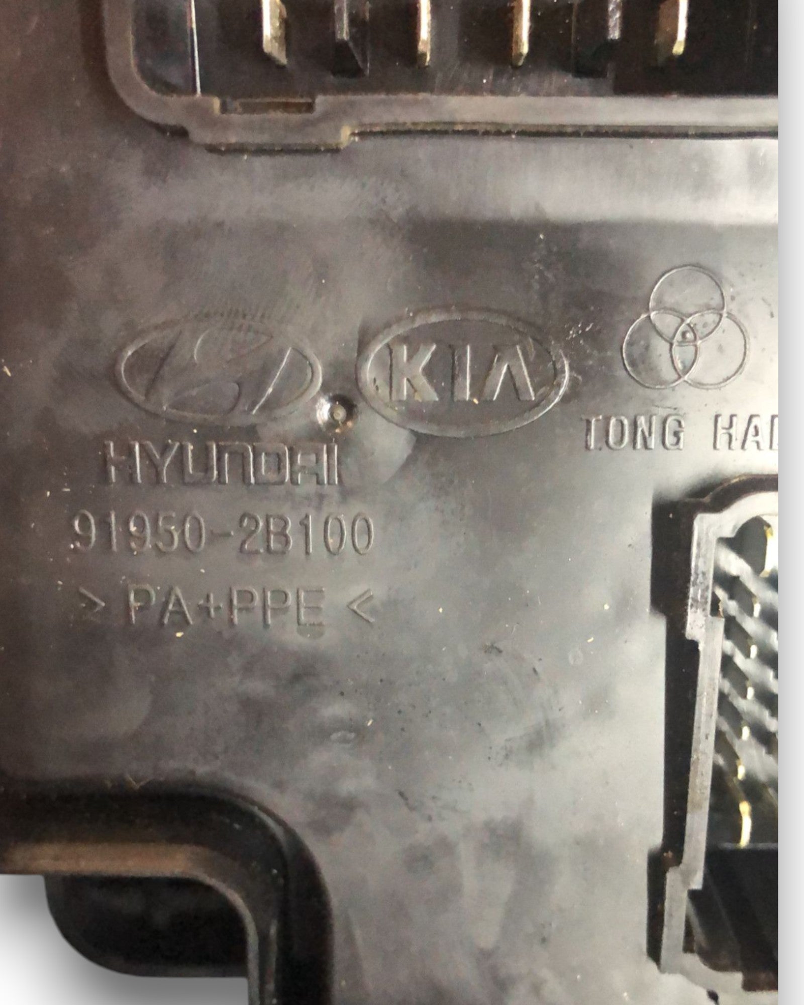 Centralina / Scatola Fusibili Hyundai Santa Fe 2.2 Diesel (2006 > 2012) cod:91950 - 2B100 - F&P CRASH SRLS - Ricambi Usati