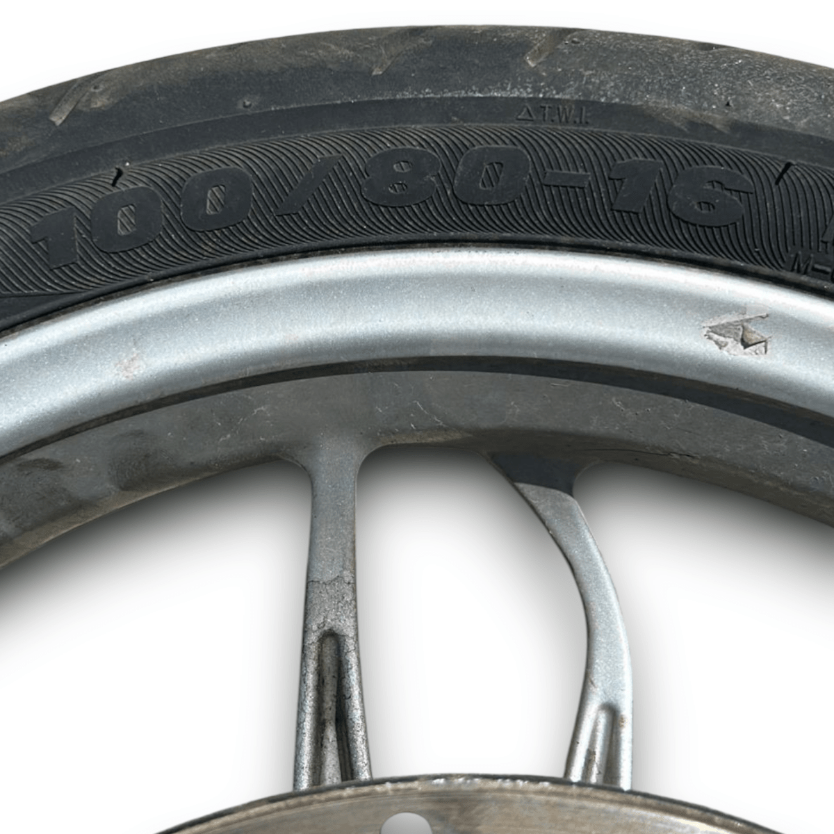 Cerchio anteriore piaggio medley 125 (2016 > 2019) (100 / 80 r16) - F&P CRASH SRL - Ricambi Usati