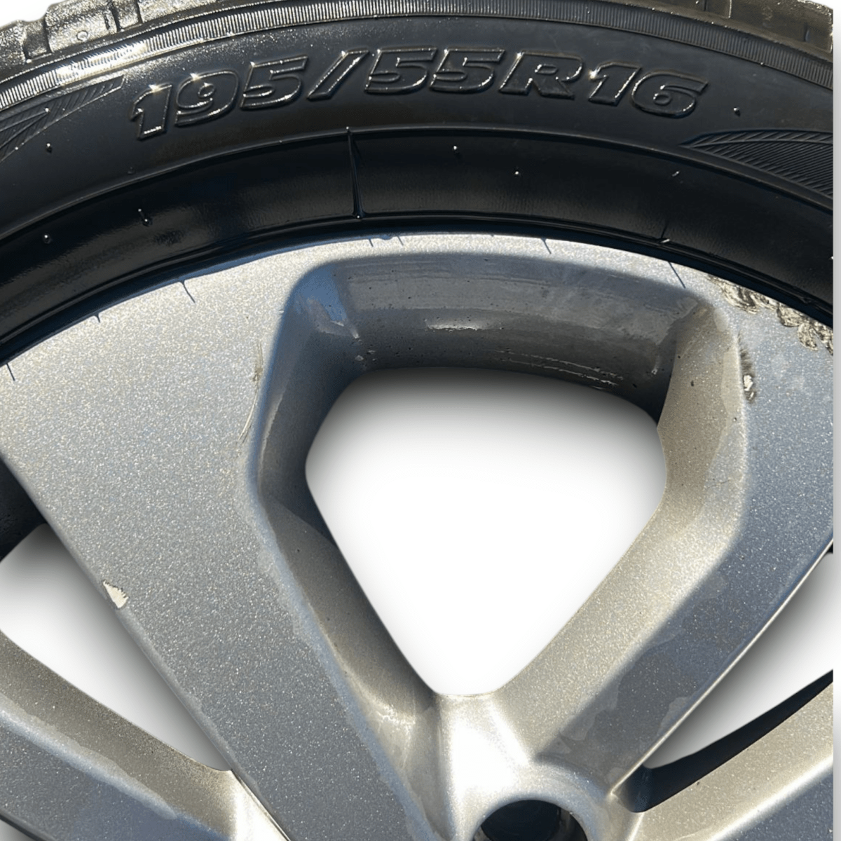 cerchio in lega dacia lodgy cod:403007069r (2012 > 2022) (195/55 r16) - F&P CRASH SRL - Ricambi Usati