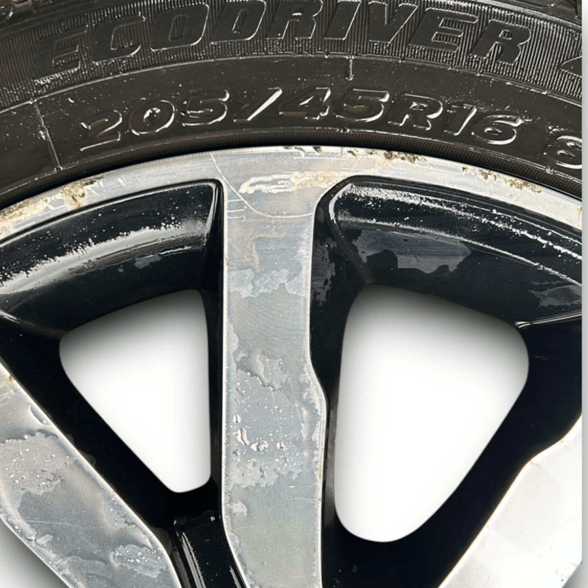 Cerchio In Lega Renault Twingo III cod:403008869R (205/45 R16) (2014 > 2024) - F&P CRASH SRLS - Ricambi Usati