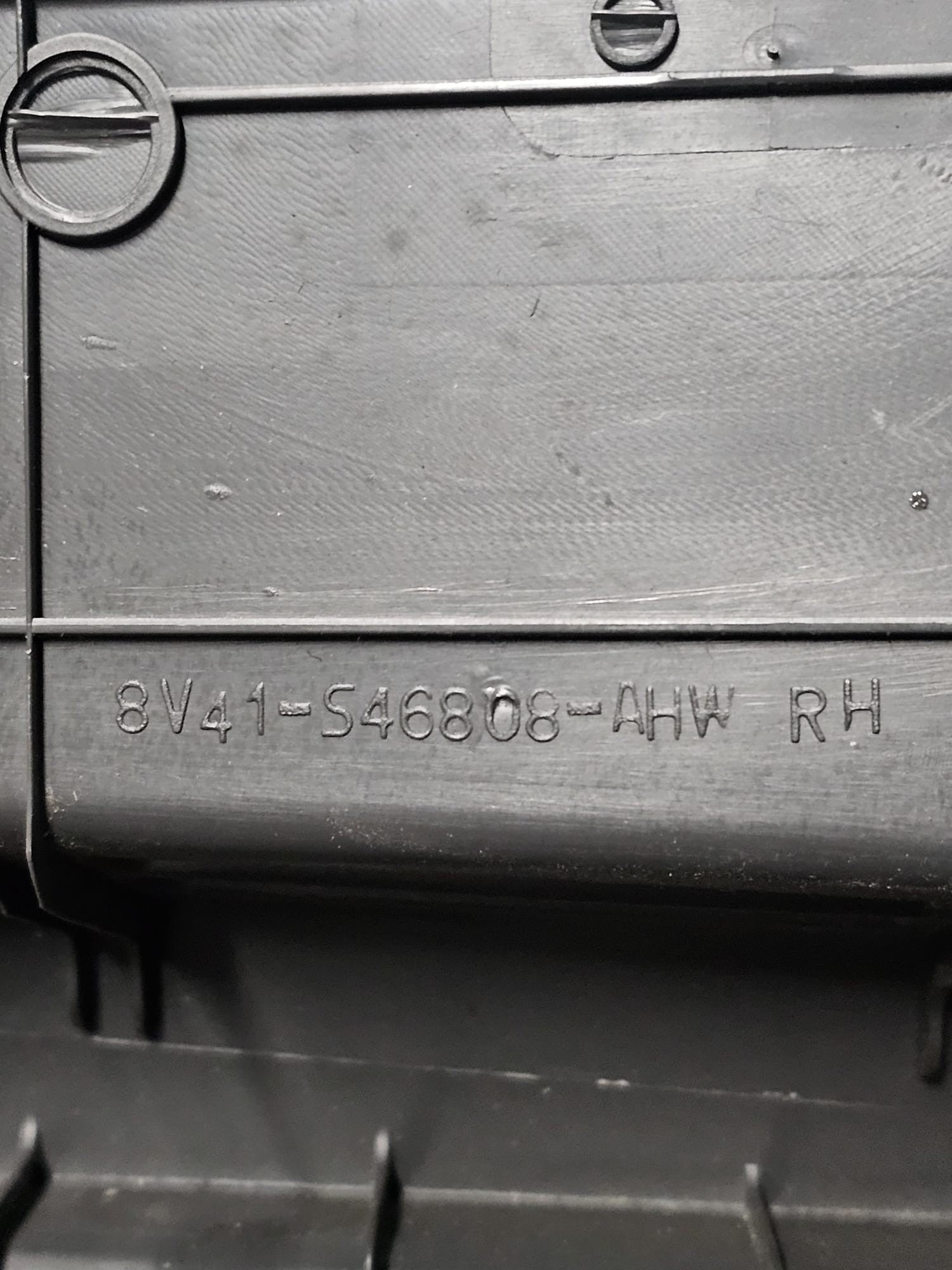 Cintura Di Sicurezza Posteriore Destra Ford Kuga I Cod:8V41 - S46808 - AHW (2008 - 2012) + Modanatura - F&P CRASH SRLS - Ricambi Usati