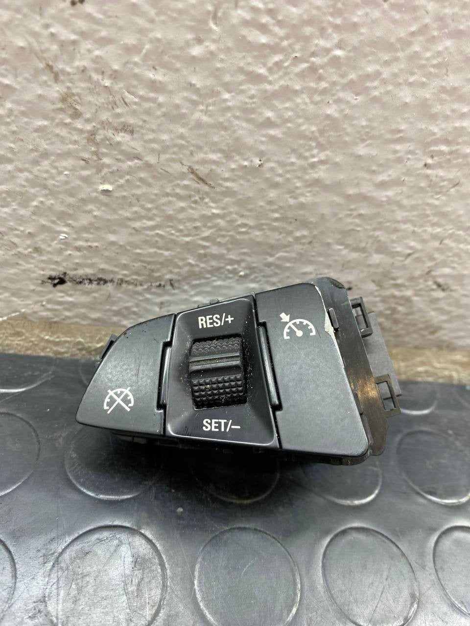 Comandi al volante lato sinistro Opel insignia / astra j cod:13352971 - F&P CRASH SRLS - Ricambi Usati